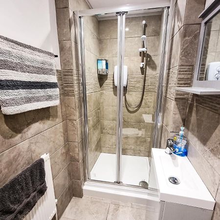 Newly Refurbished Flat In Central Cheltenham With Parking Экстерьер фото