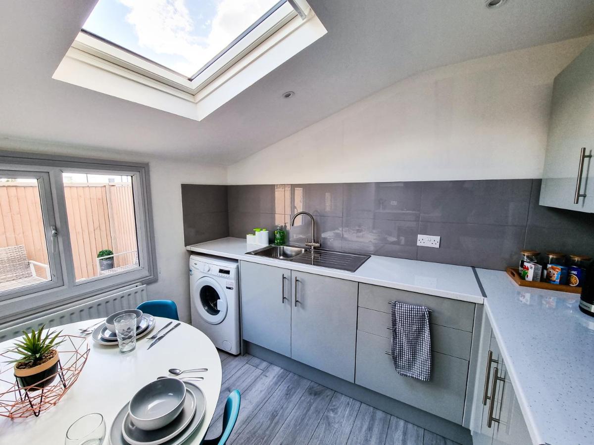 Newly Refurbished Flat In Central Cheltenham With Parking Экстерьер фото