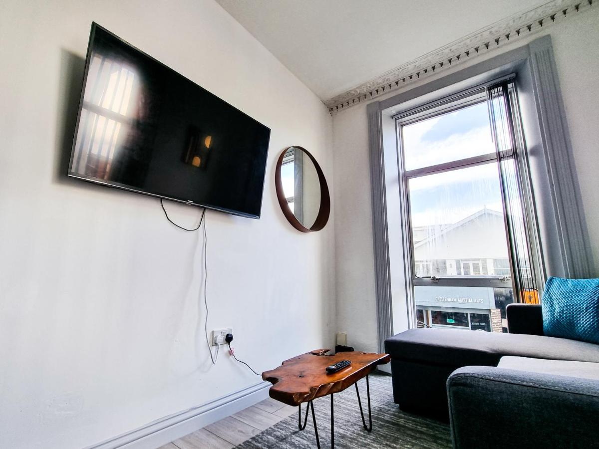 Newly Refurbished Flat In Central Cheltenham With Parking Экстерьер фото
