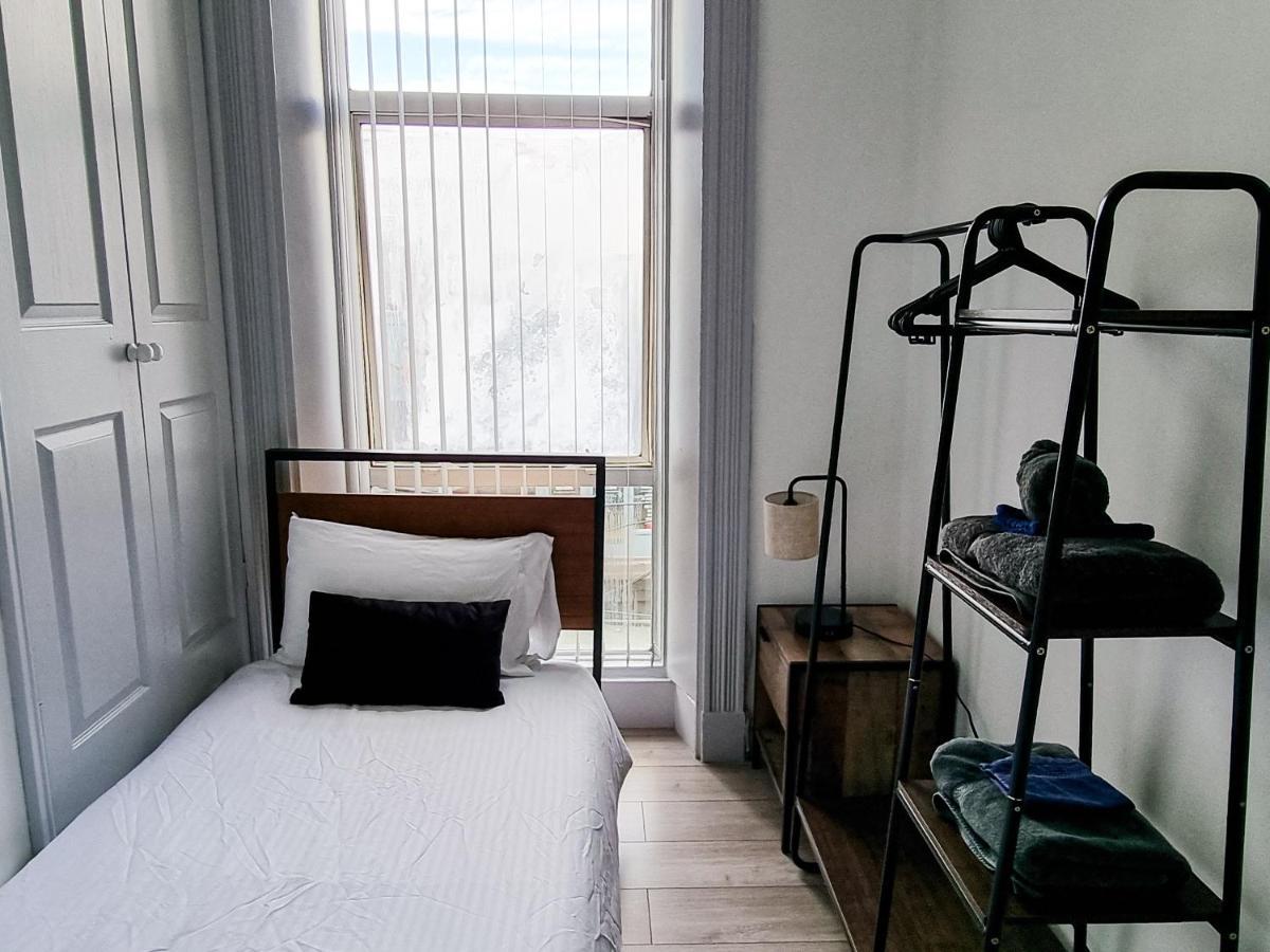 Newly Refurbished Flat In Central Cheltenham With Parking Экстерьер фото